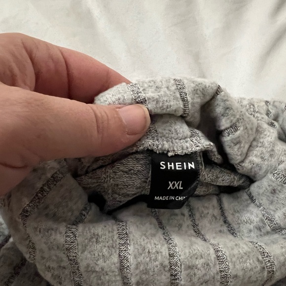Shein XXL chenille turtleneck nwot - Picture 3 of 3